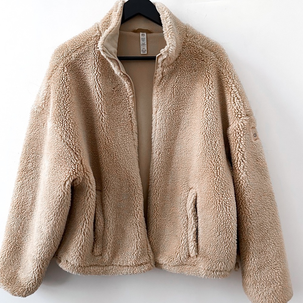 Alo Yoga Sherpa Zip Teddy Jacket Coat in Camel